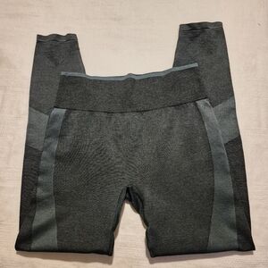 Pink Victoria's Secret women's Medium Emerald seamless leggings EUC